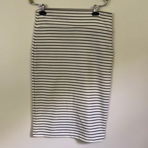 Skirt. Black and white. Striped.
